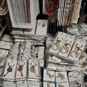 LIVE SHOW LISTING - NWT - WHOLESALE - ACCESSORIES BY THE DOZEN!